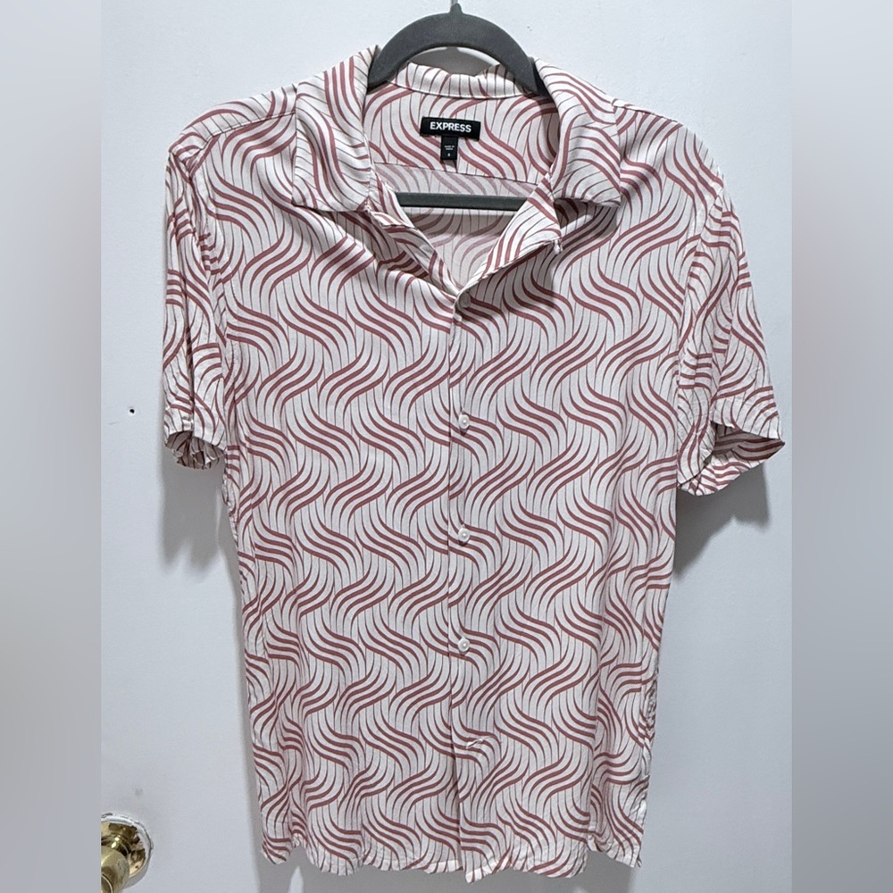 Express Men's Tan and White Wave Pattern Shirt